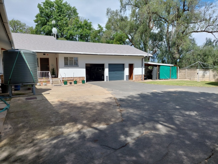 5 Bedroom Property for Sale in Oudtshoorn South Western Cape